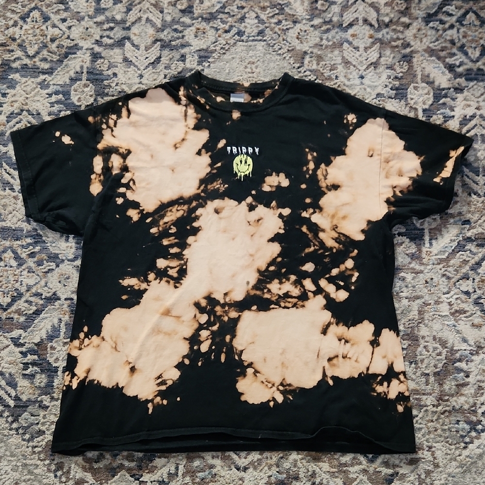 Gildan Bleach Dyed Trippy Graphic T-Shirt